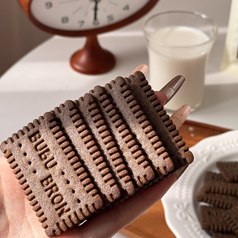 Biscuiți cu aromă de cacao bogate în calciu și fier