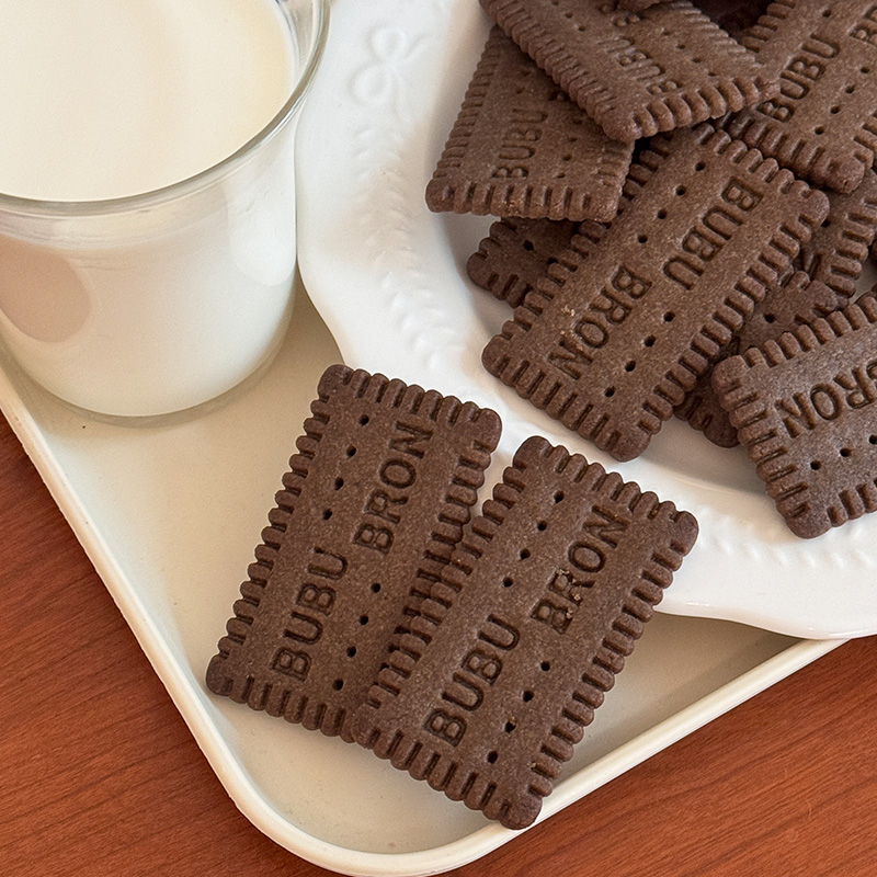 Biscuiți cu aromă de cacao bogate în calciu și fier