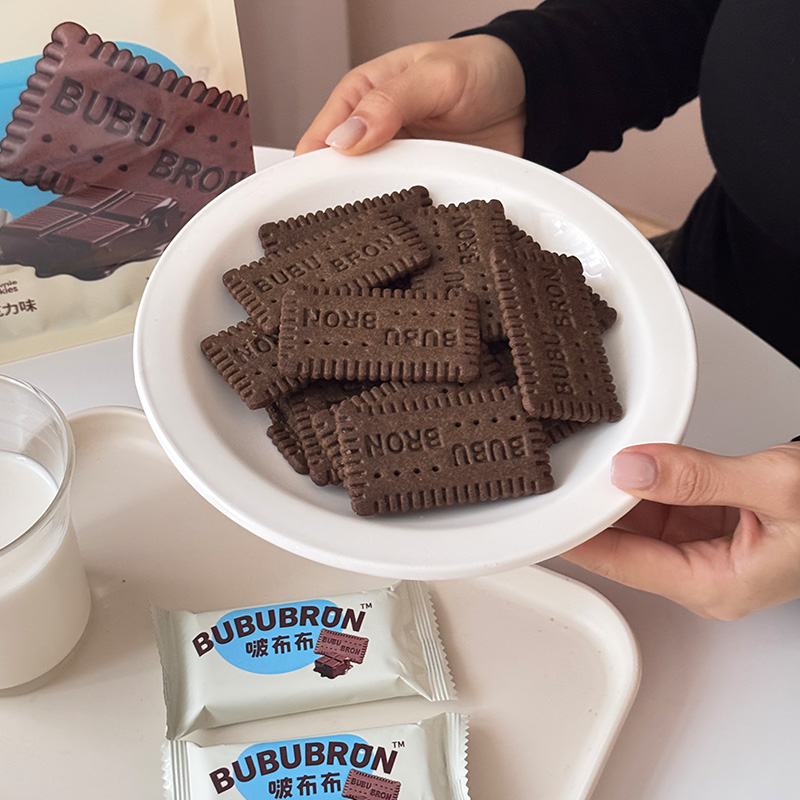 Biscuiți cu aromă de cacao bogate în calciu și fier