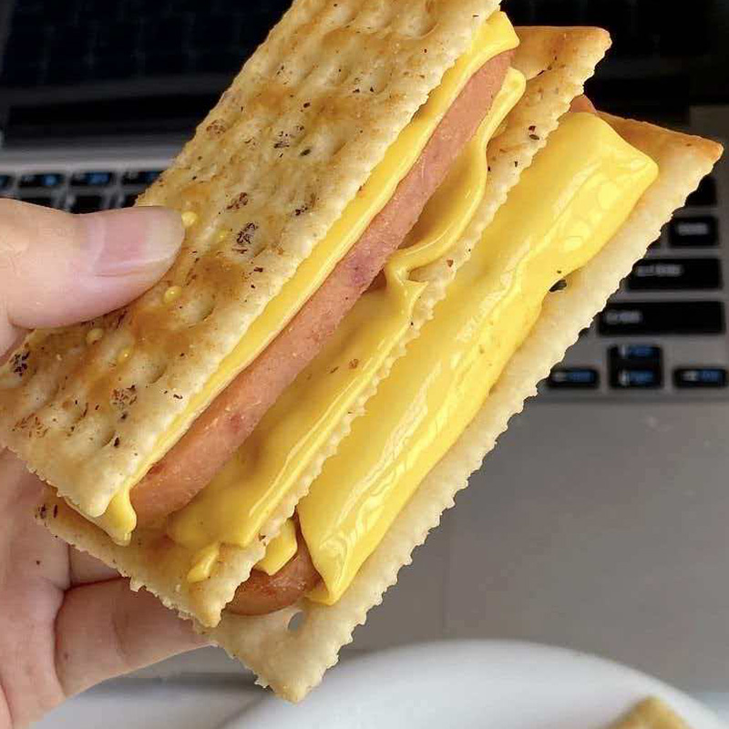 Biscuiti sifon cu sunca cu trufe negre